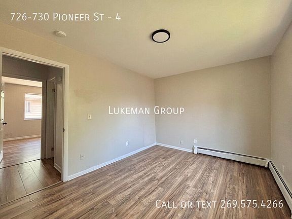 5th image of 726-730 Pioneer St #4