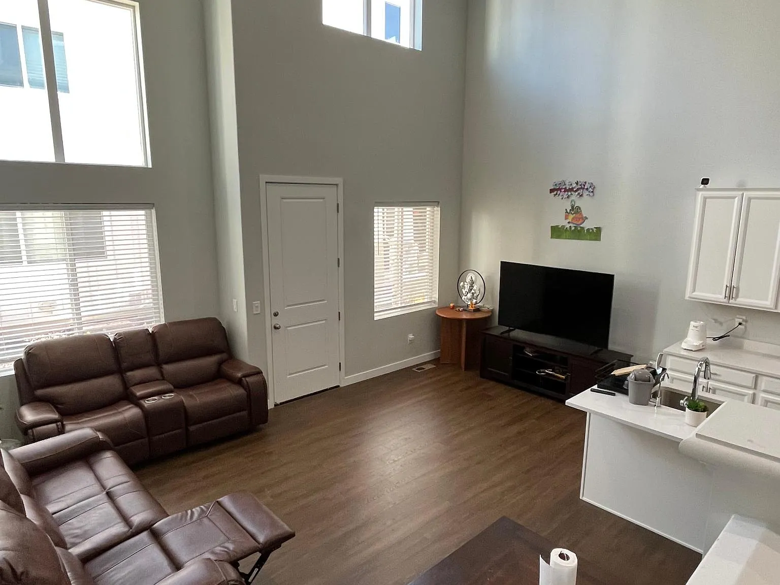 4 bed, 2.5 bath, 2109 sqft, $2,549 — Photo 4