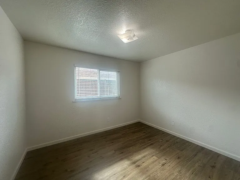 366 E Edison St #1 - #12, Manteca — Photo 6