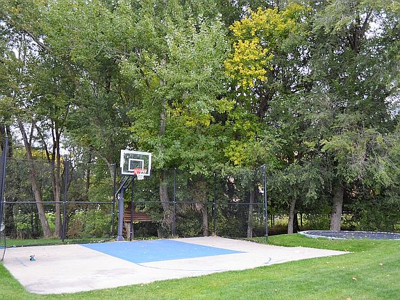 Basketball & Trampoline