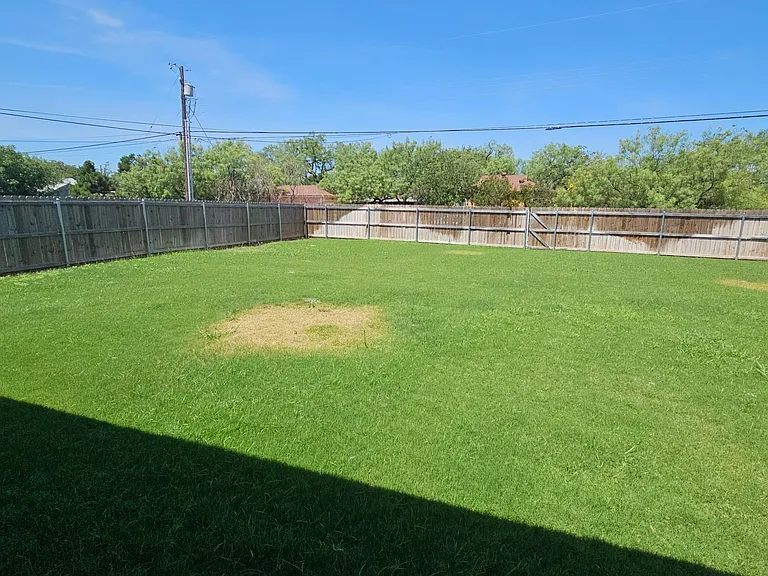 1638 Merchant St — Photo 35