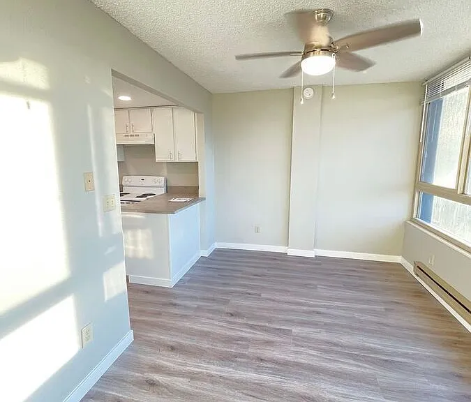 5200 University Way NE #402 — Photo 9