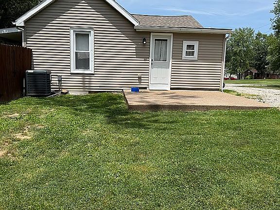 4th image of 879 S Parklane Dr