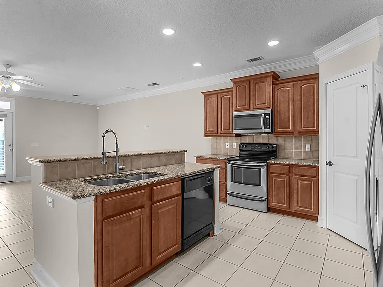 125 Ventura Pl — Photo 9