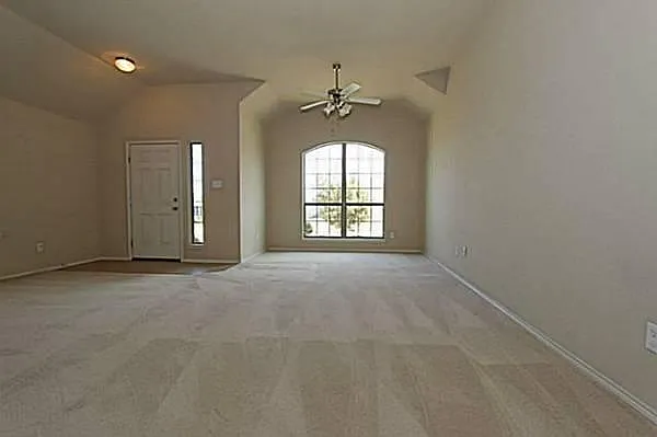 508 Highmoor Ct — Photo 3