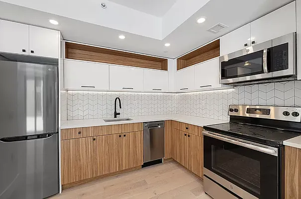 Rented by REAL New York | media 24