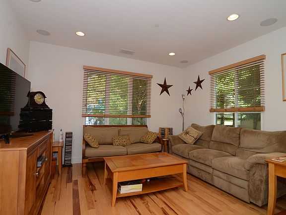 4th image of 1098 Arbol Way