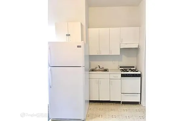 Rented by Douglas Elliman | media 7