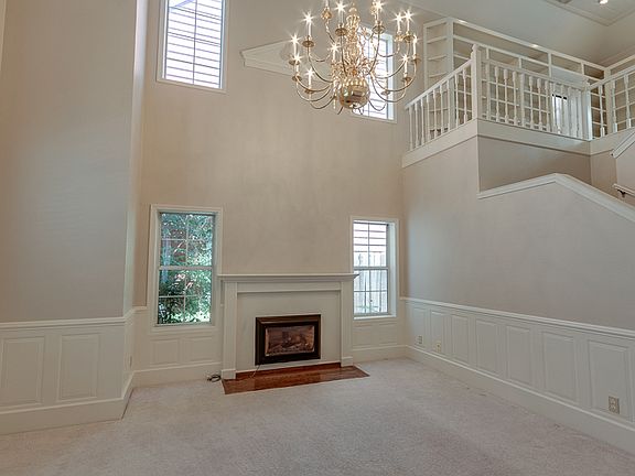 4th image of 1086 E Monticello Cir