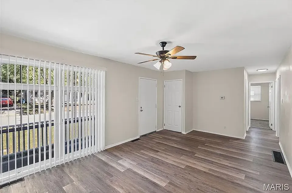 3 bed, 962 sqft, $1,550 — Photo 2