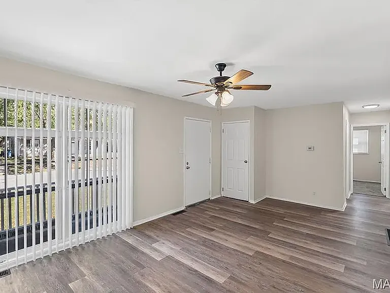 810 Saint Thomas Ln — Photo 2