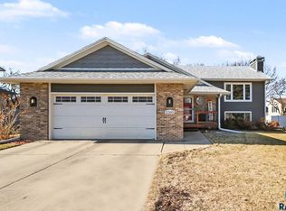 2305 S Roosevelt Ave, Sioux Falls, SD 57106