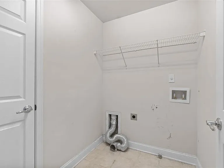 1034 E Paces Ln NE — Photo 25