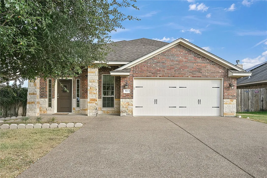 4 bed, 2374 sqft, $2,485 — Photo 1