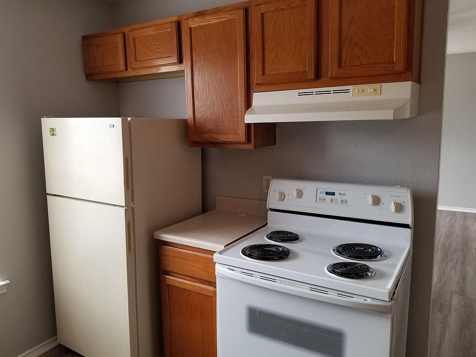 Kitchen (pic 1)