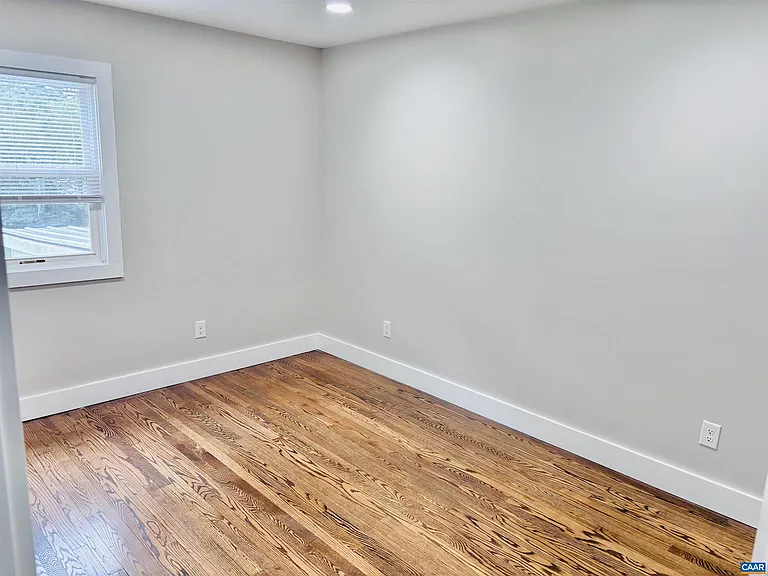 5683 Myrtle St — Photo 11