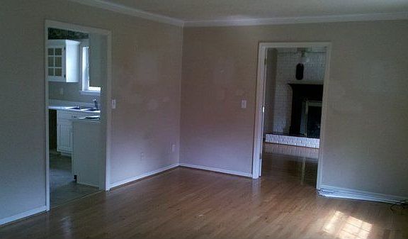 3rd image of 3711 Connelly Ln