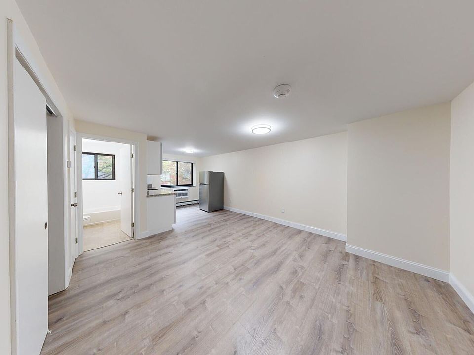 1st image of 17 Chester St #1