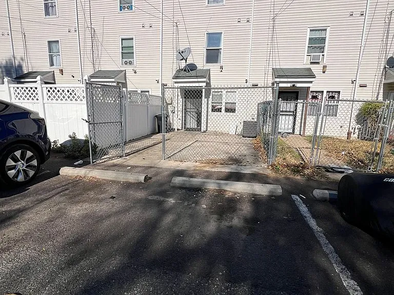 1610 W Diamond St — Photo 27