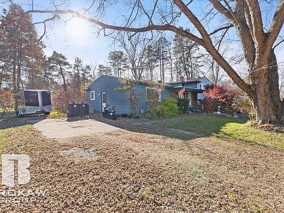 3rd image of 10490 Green Rd