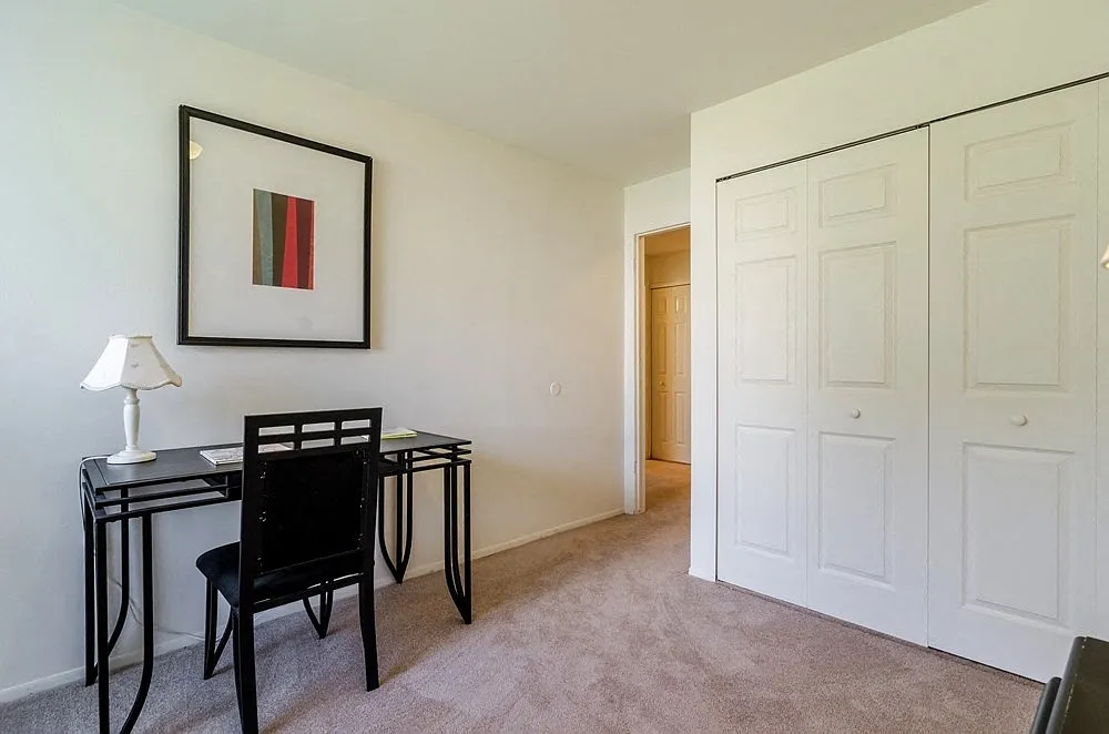 Edgewood Park Apartments — Photo 4