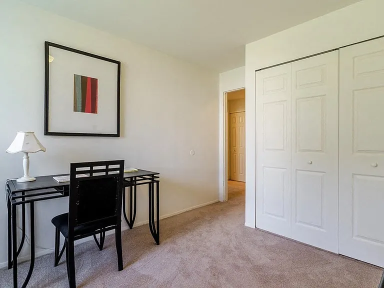 Edgewood Park Apartments — Photo 4