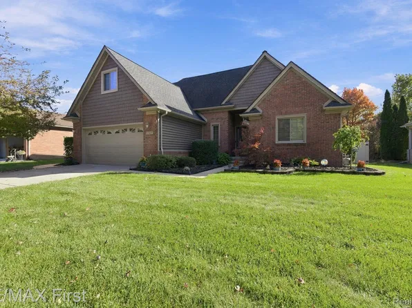 52669 Creekside Dr, Chesterfield, MI 48047