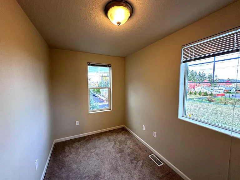 119 NE 80th Ave — Photo 14