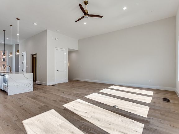 4th image of 250 E Dallas Rd #126