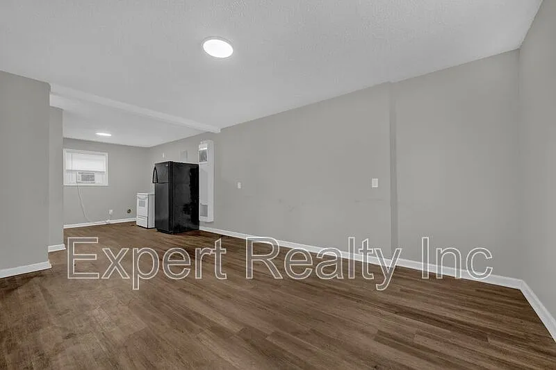 2 bed, 1.0 bath, $795 — Photo 2