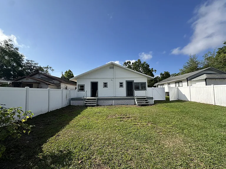 38041 Church Ave — Photo 10