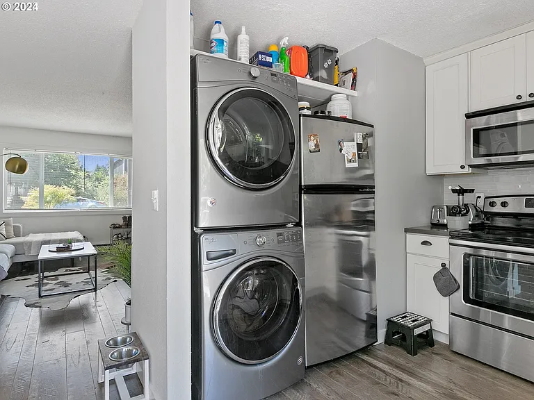 6847 N Seneca St #6847 — Photo 9