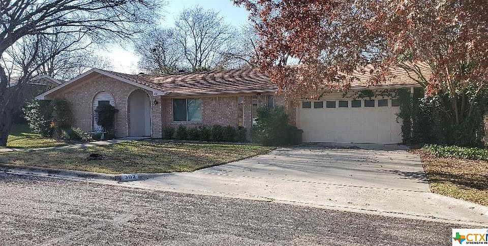 1st image of 302 Live Oak Dr