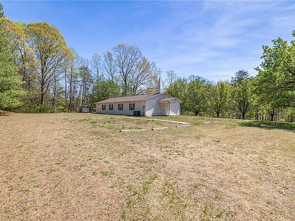 3rd image of 121 Ellis Rd
