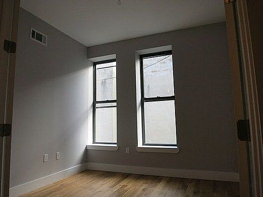 2nd image of 758 Lincoln Pl #3L