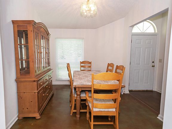 Formal dining room off kitchen
