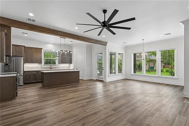 715 W 18th Ave — Photo 5