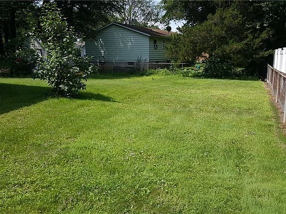 4th image of 401 Cheryl Ln