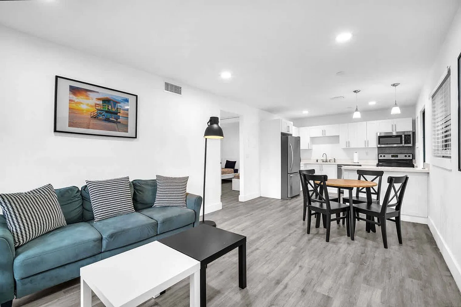 2 bed, 1.0 bath, 796 sqft, $3,177 — Photo 3