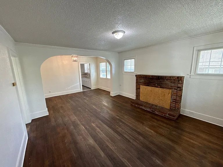 1165 Hood St NE — Photo 6