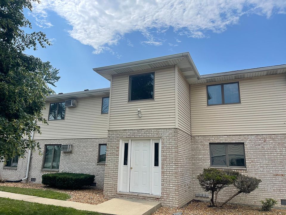 1st image of 300 Jay Ray Ct #1