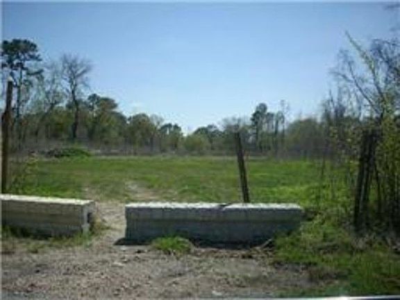 3rd image of 2900 De Soto St