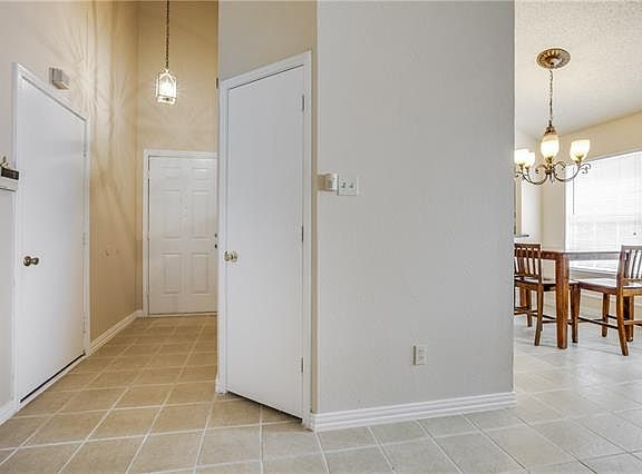 3rd image of 5552 Creekridge Dr