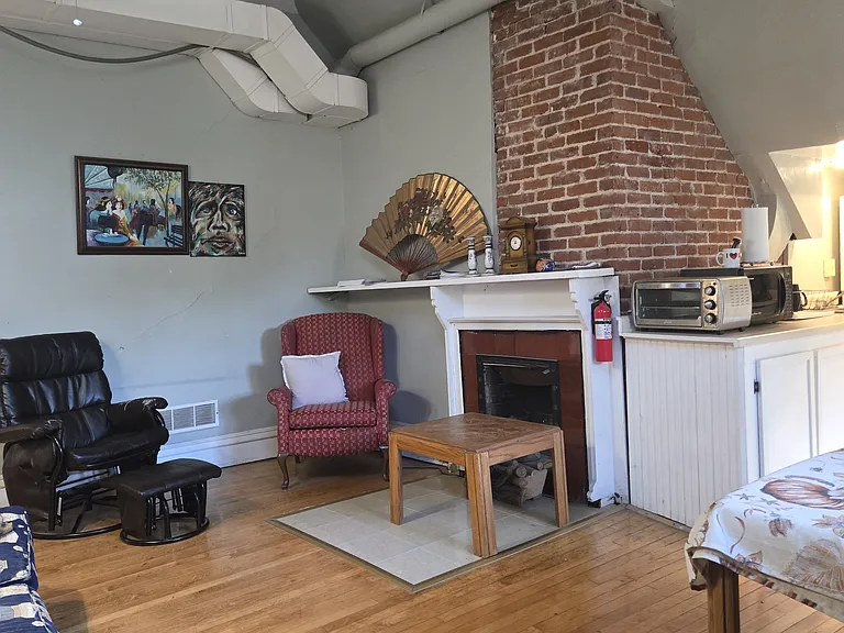 475 Summit Ave — Photo 1