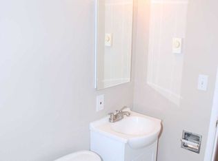 320 Valley St APT 5, Seattle, WA 98109