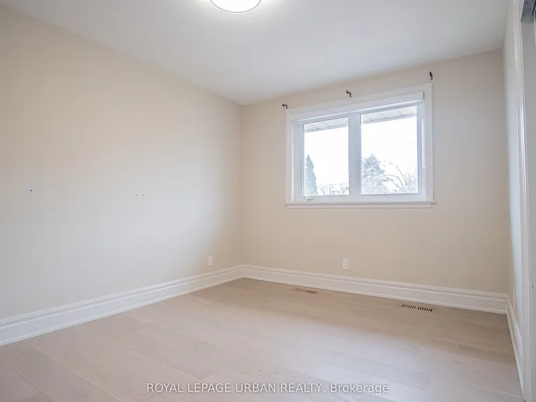9 Page Ave — Photo 20