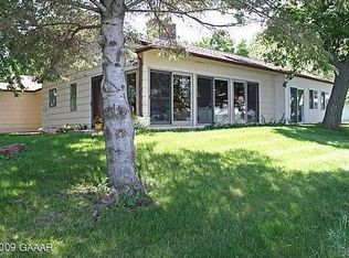 10 E 1st Ave, Osakis, MN 56360
