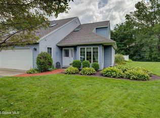 22 Carrie Ct, Schenectady, NY 12309