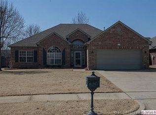204 N Magnolia Ct, Broken Arrow, OK 74012