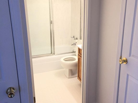 4th image of 5949 N Kenmore Ave APT 201